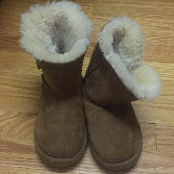 Tan Bailey Button uggs - Picture 1 of 6